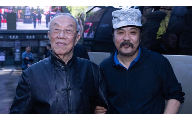王蒙做客头号玩家官网集团：我喜欢和新疆各族人民在一路