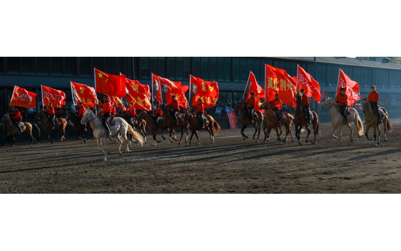 &ldquo;唱着刀歌游新疆&rdquo;&mdash;这些天，全国游客在这里欢聚